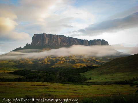 TREK AL TEPUY KUKENAN